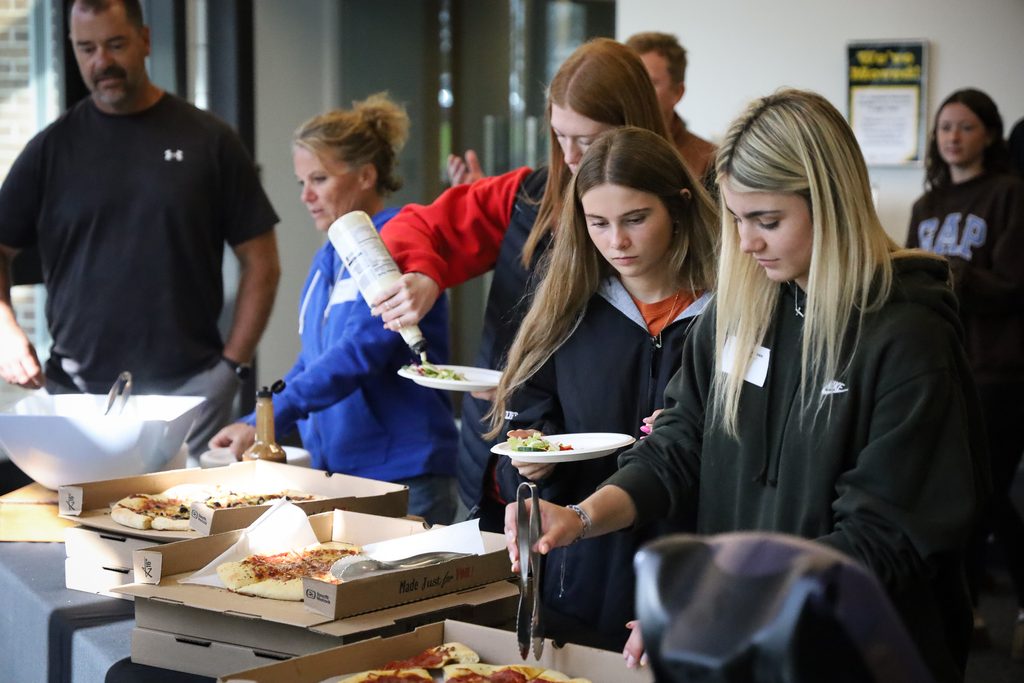 students eating lunch